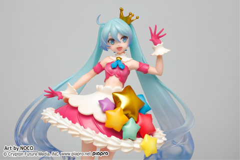 ケーキをイメージしたキュートなドレス！ タイトー、「初音ミク