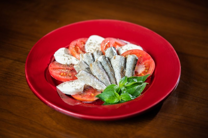 カプレーゼ「ええい、このカプレーゼの美味しさは化け物か！」