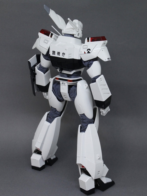 イングラム2号機バックショット。肩などの一部には薄いグレーのスミ入れが施され、シャープに見える