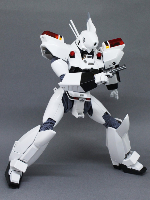 「ロボ道 イングラム2号機＋3号機 コンパチブル・セット」ポーズ集。暑苦しさ抜群の2号機機とクールな3号機のギャップが面白く、ぜひ1号機と並べて楽しみたいもの