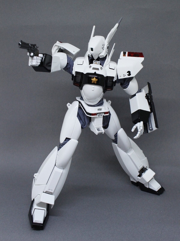 「ロボ道 イングラム2号機＋3号機 コンパチブル・セット」ポーズ集。暑苦しさ抜群の2号機機とクールな3号機のギャップが面白く、ぜひ1号機と並べて楽しみたいもの