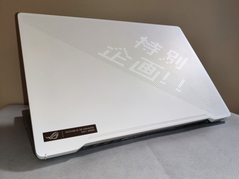 電光掲示板inゲーミングノートPC!? 「ROG Zephyrus G14」の表現力が