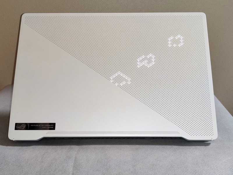 6行表示、フォントサイズ最小の6で行間1行空けて特殊文字のスペード・クローバー・ハートを表示した例。流石に何を書いているのか分らなくなってしまった。可読性の限界はフォントサイズ7～8といったところか。