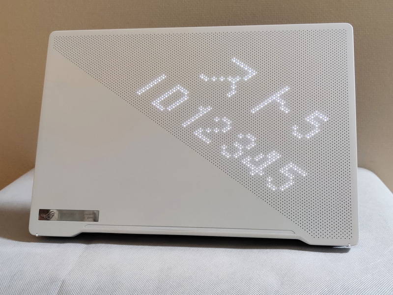 タイトルとIDを書いておけば自然と人が集まるのではないか。テキストはスクロールさせることも可能なので、表示できる情報量は多い。