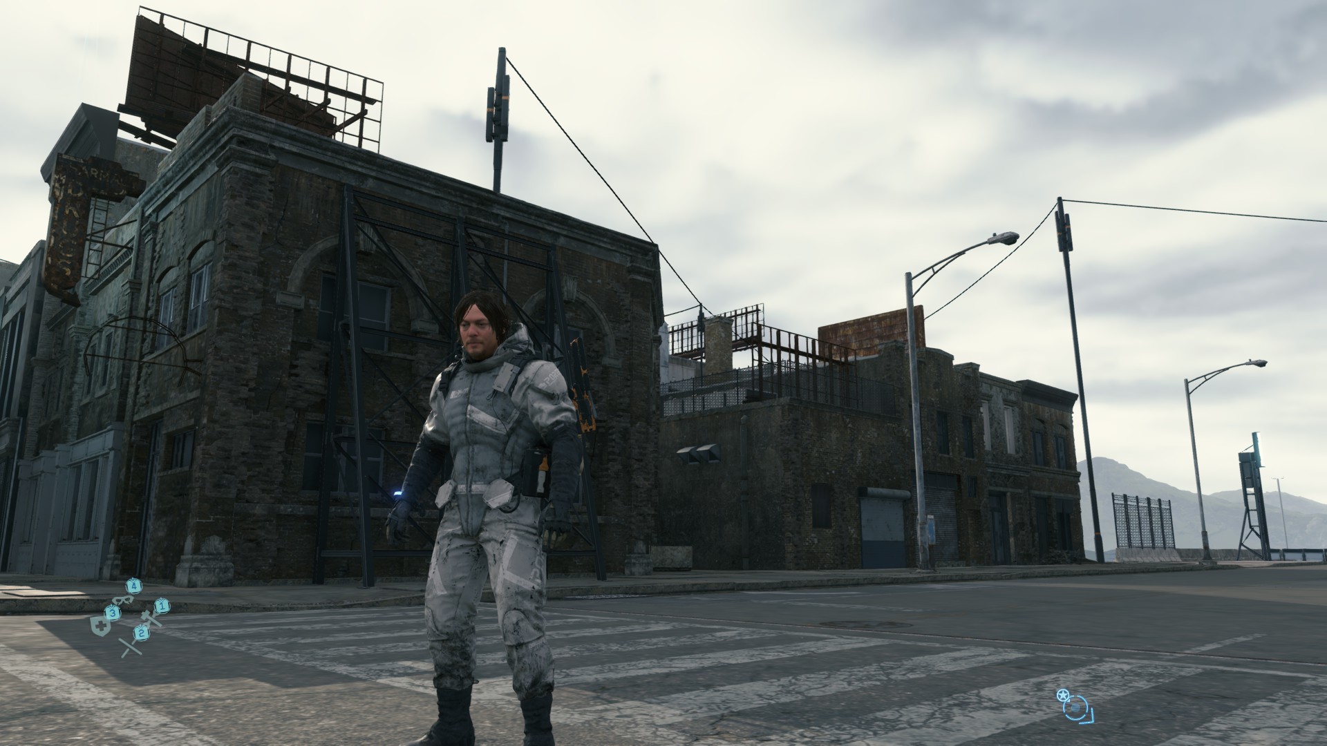 通常の16：9モニターでも21：9表示が可能なのは嬉しいところ。ただし上下に黒い帯が入ってしまう