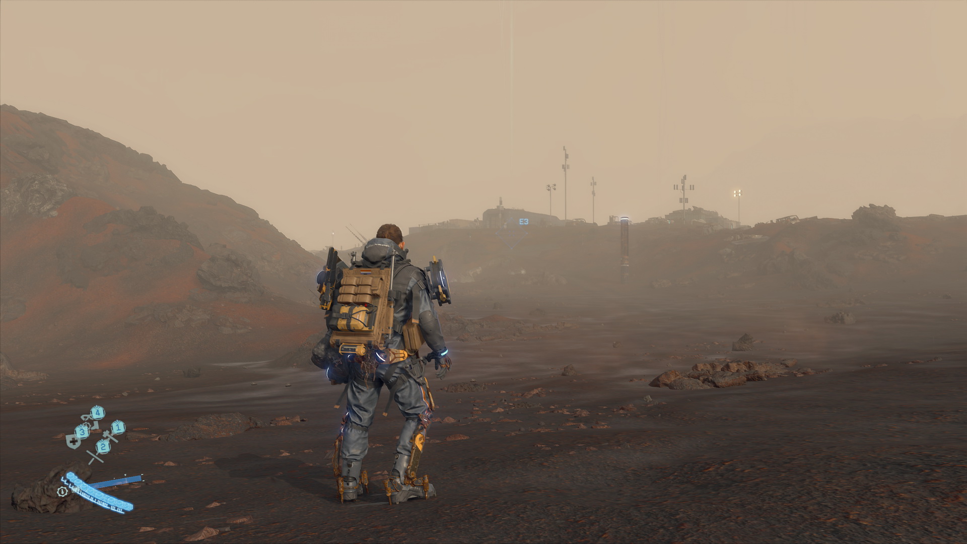 赤茶けた山に住むジャンク屋の施設