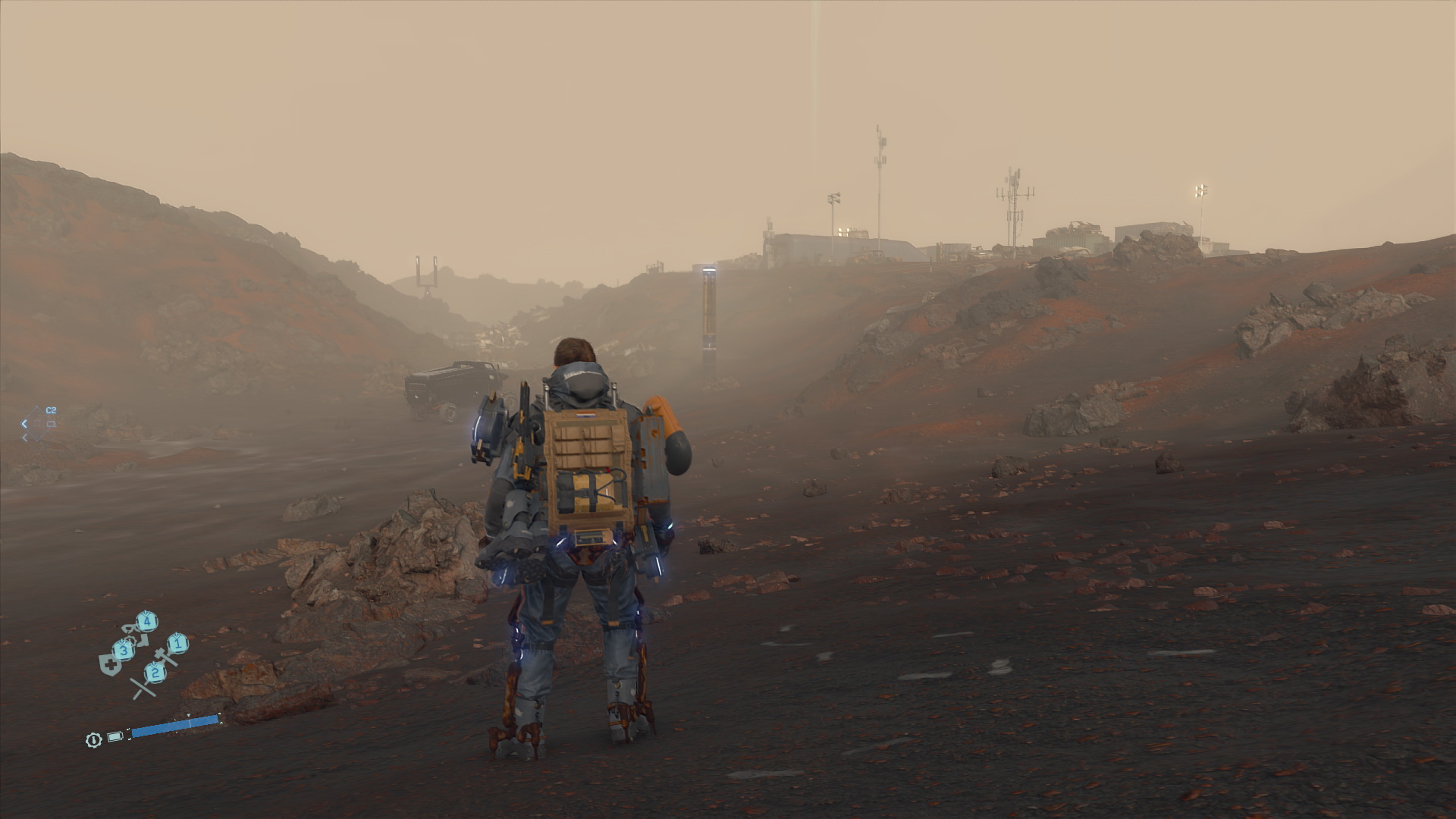 赤茶けたフィールドの先にジャンク屋の施設が見える