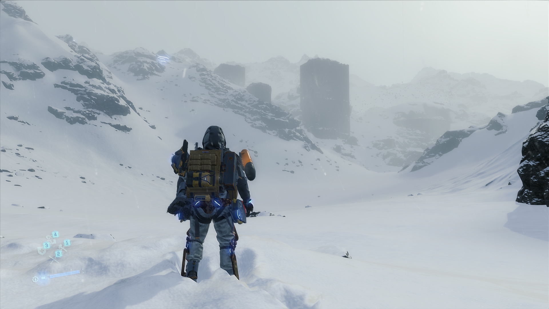 厳しい雪山を歩くのは結構大変