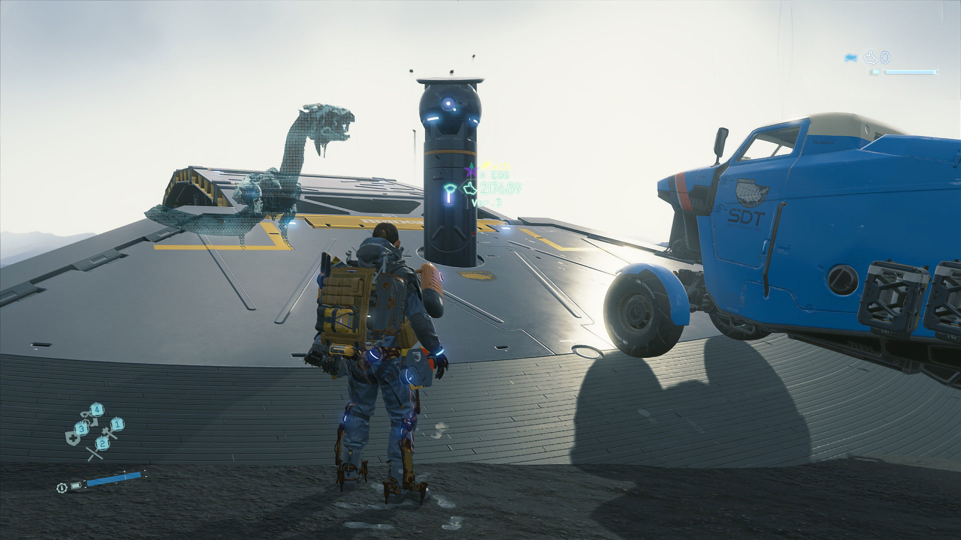 ホログラムの描かれ方が省略されているとともに、トラックの表面がのっぺりとした絵になる