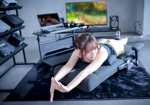 お尻が離れられない座り心地。「ゲーミングソファシリーズ」が 
