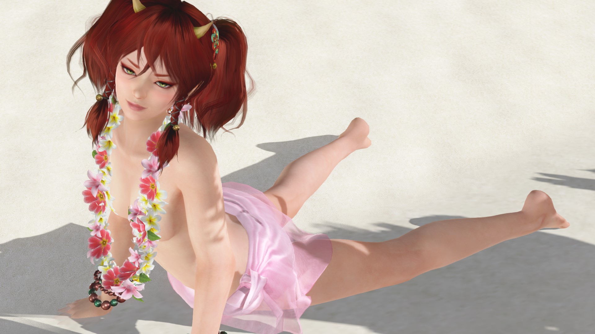 まとっているのは花飾りのみ。ボリュームがなかろうが十分にセクシーだ