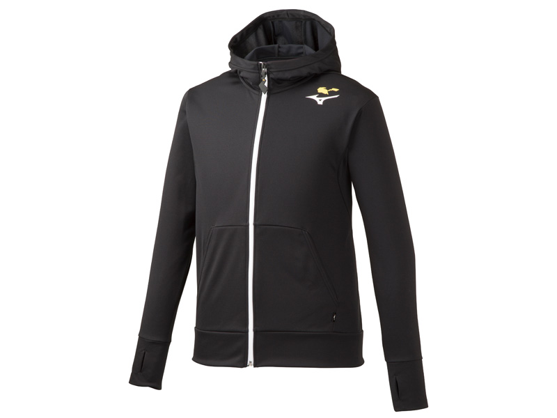 日焼け対策にもおすすめのラッシュガードは、手の甲まで守れる親指が通せるデザイン