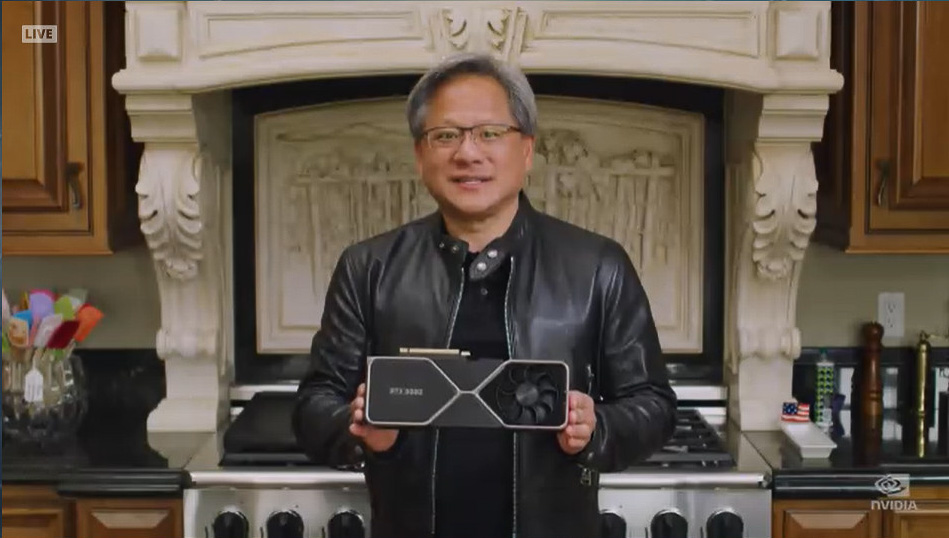 GeForce RTX 3080を手にもつNVIDIA CEO ジェンスン・フアン氏