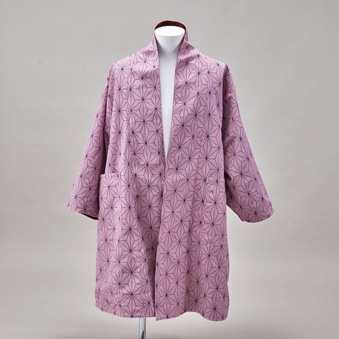 鬼滅の刃」よりリバーシブル仕様のガウンが登場！ 予約受付開始 - GAME