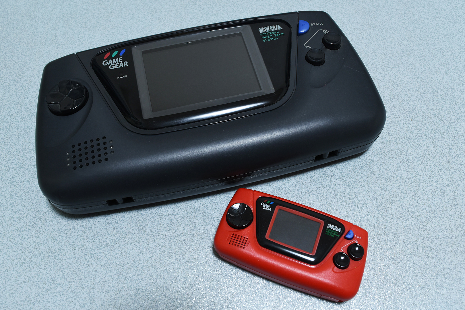 実機と比べてこれだけコンパクトになっているだから、多少の見辛さは仕方がない