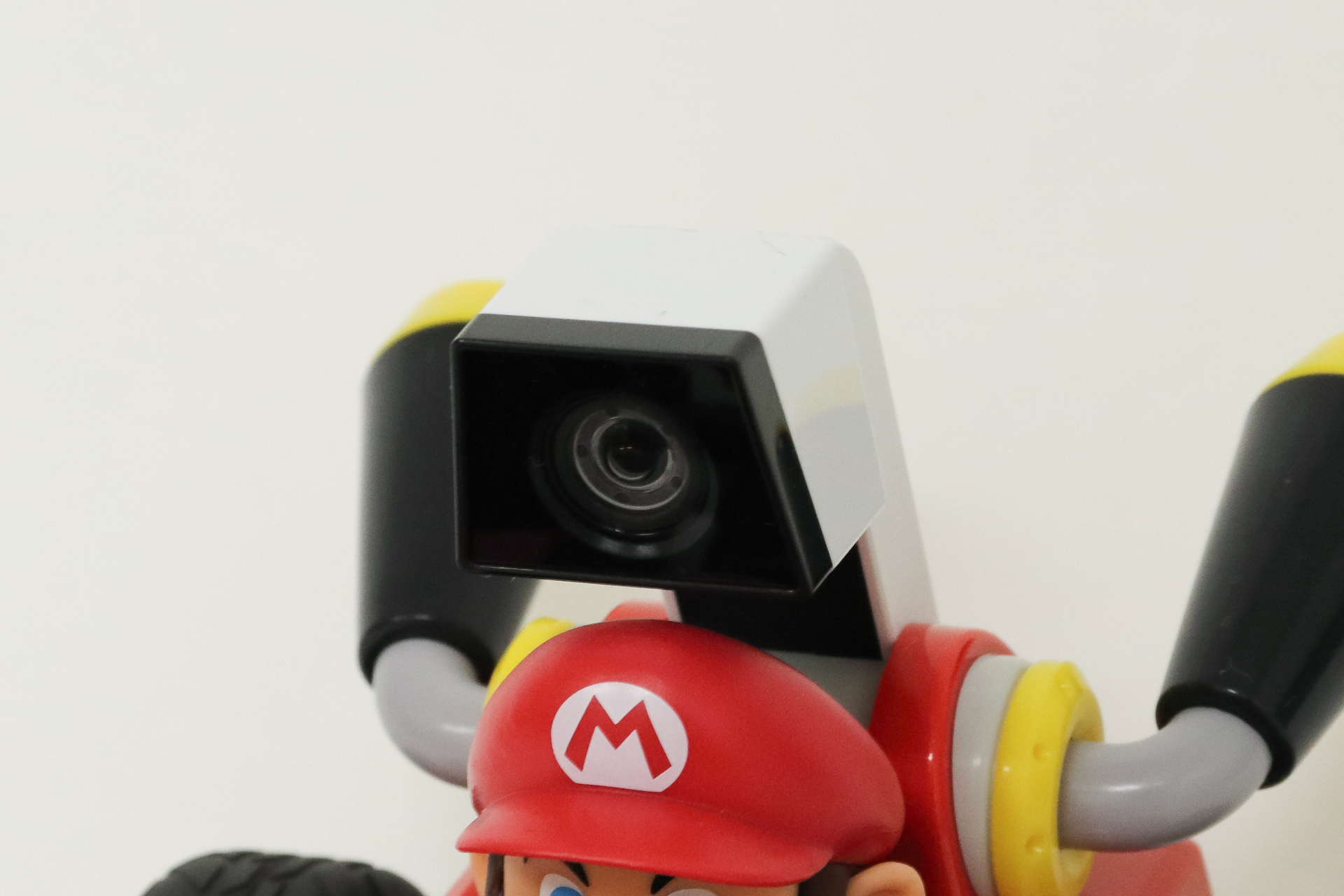 本作で重要な役割を果たす、カメラ。マリオの視点でカートを動かすのに一番重要な部分。しっかりした作りなので、カートを障害物にぶつけたりしてもカメラがダメージを負うことはあまりなさそうだ。
