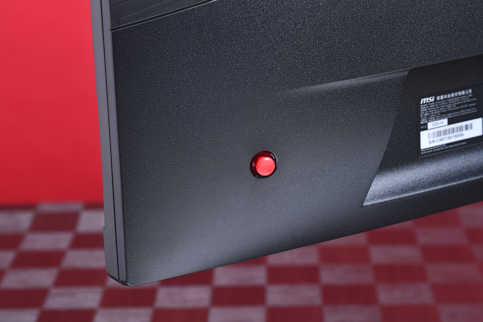 OSDメニューは背面のスティックで呼び出しと操作が行なえる