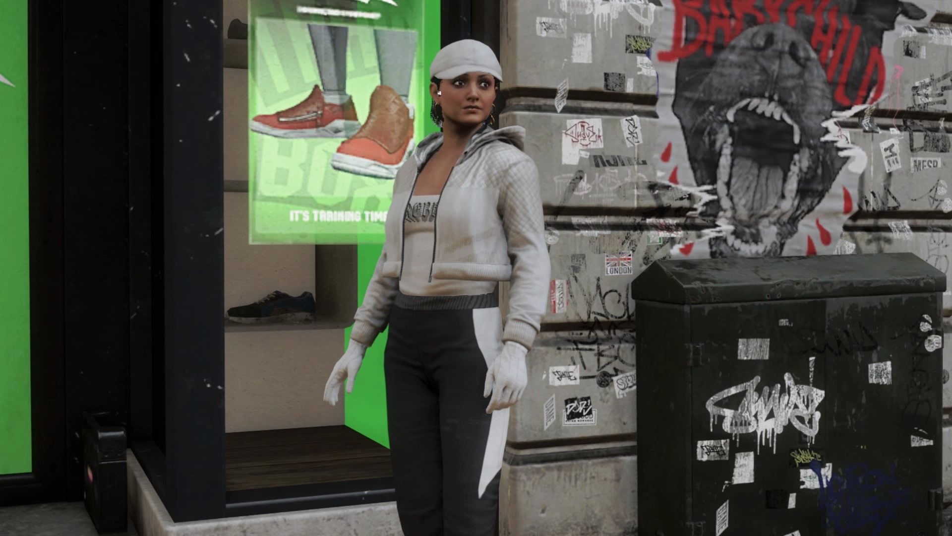 採用した時点で、デフォルトの衣装センスもバラバラ。あえてそのままで行くか、ガラッと印象を変えていくかも楽しみのひとつ