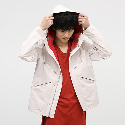 アサシン クリード」シリーズより、エツィオをイメージした腕時計