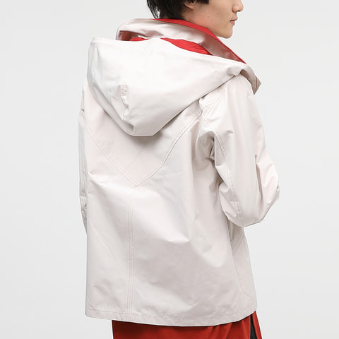 アサシン クリード」シリーズより、エツィオをイメージした腕時計