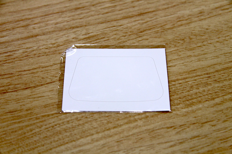 タッチパッドの保護シール付き