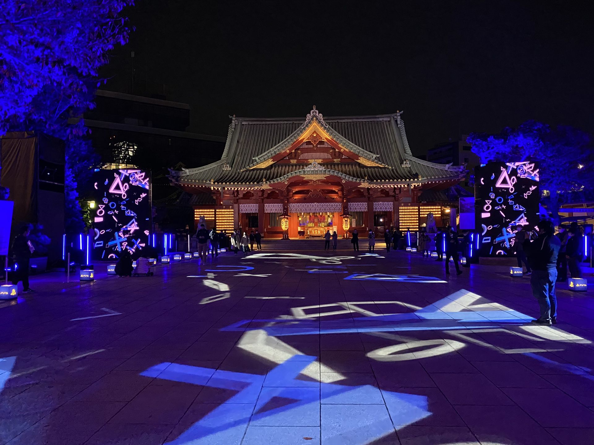 無音の中でPSマークが乱れ飛ぶ不思議な世界