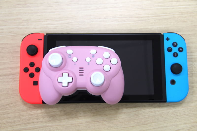 「ジャイロコントローラーミニ」もカラーバリエーションを選んで購入可能（赤は完売に付き対象外）