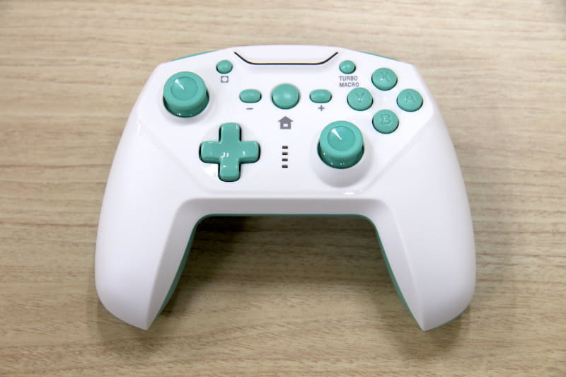 背面に4つのマクロボタンが！