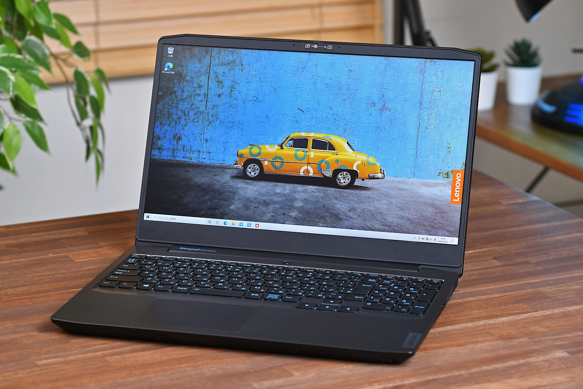 Lenovoのゲーミングノート「Lenovo IdeaPad Gaming 350i」。上位モデルの81Y40054JPは実売価格146,000円（税込）前後。各家電量販店で購入できる