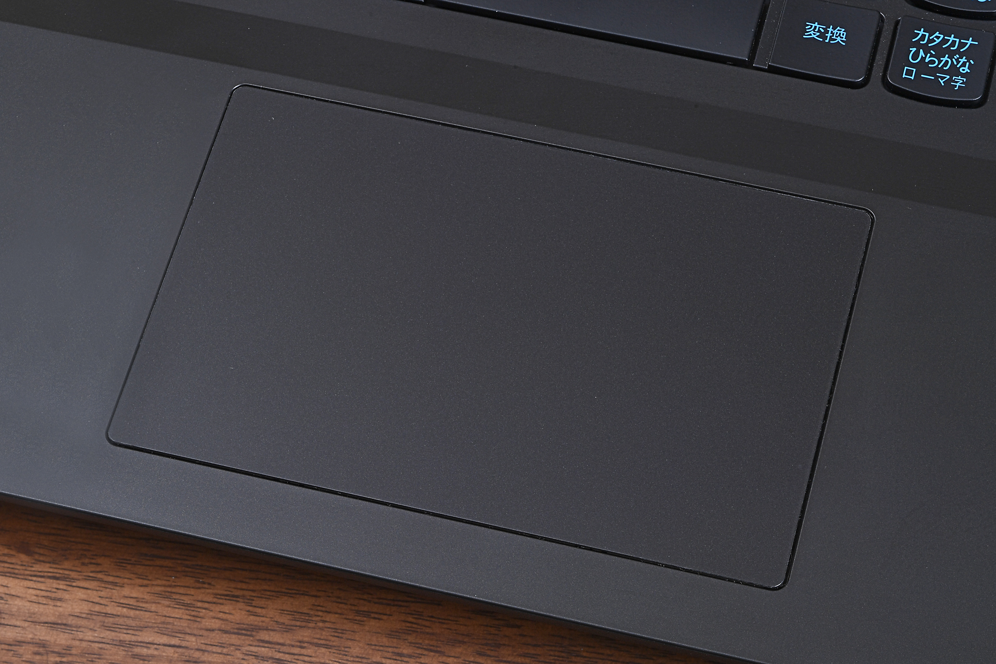 タッチパッドはボタン一体型