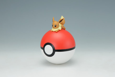 モンスターボール型貯金箱 イーブイ プレミアムゆらゆらバンク がプライズ景品として登場 Game Watch