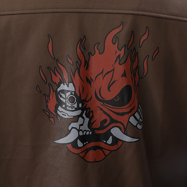 主人公V（ヴィー）が着用しているアウターをデイリーユースにアレンジしたブルゾン。胸元にあるケーブルのような装飾をイメージしたデザインとなっており、肩にある装飾もワッペンで表現されている。左胸に「Crystal Jock」のロゴもあしらわれている