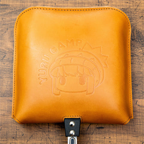 ゆるキャン△」より、ホットサンドメーカーの収納に便利な特製カバーが