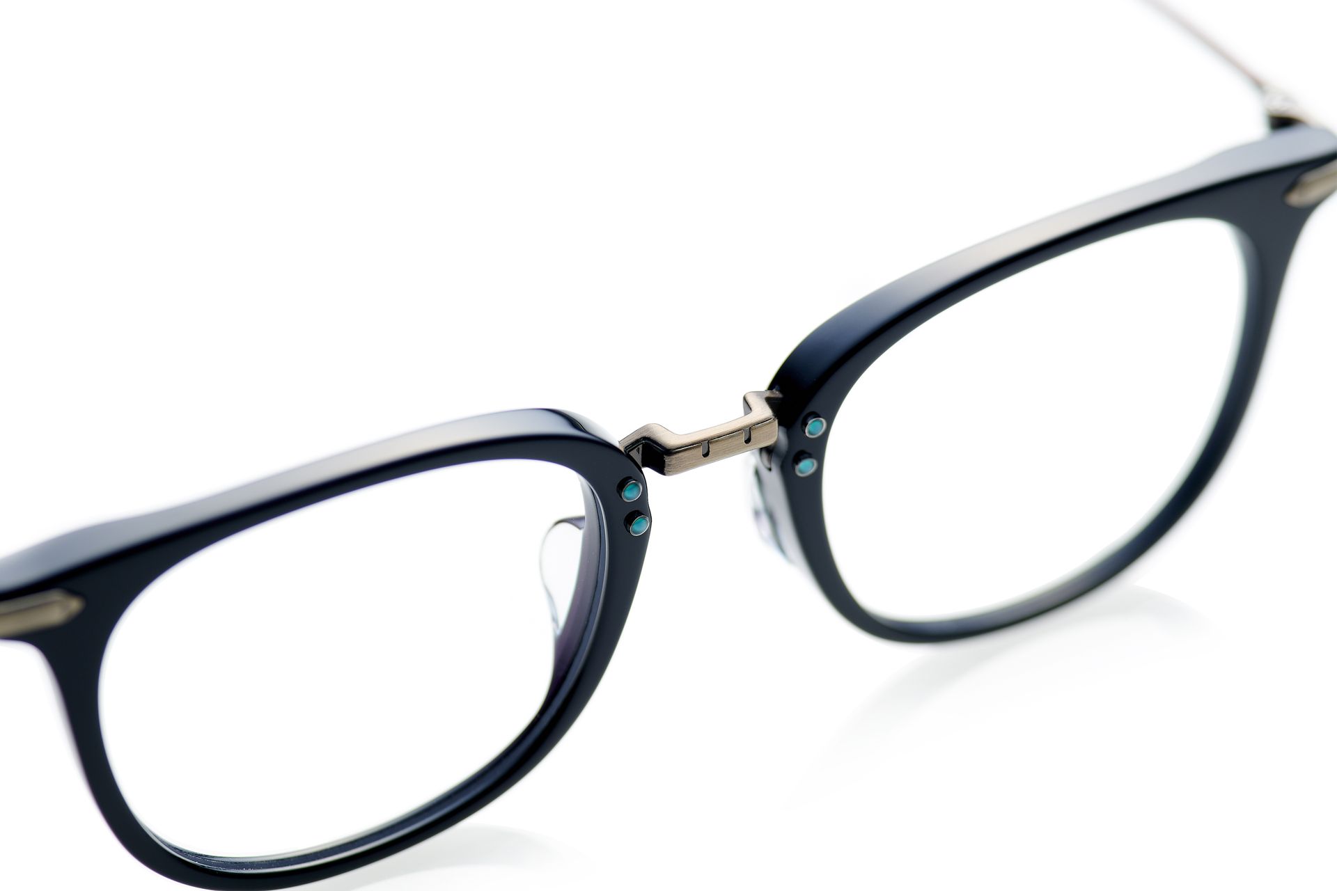 角を想起させるブリッジ