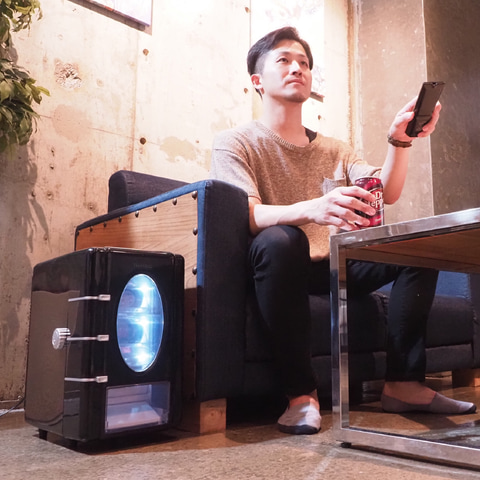 お家に自販機！ サンコー、「大人のインテリア『自動販売機型冷温庫