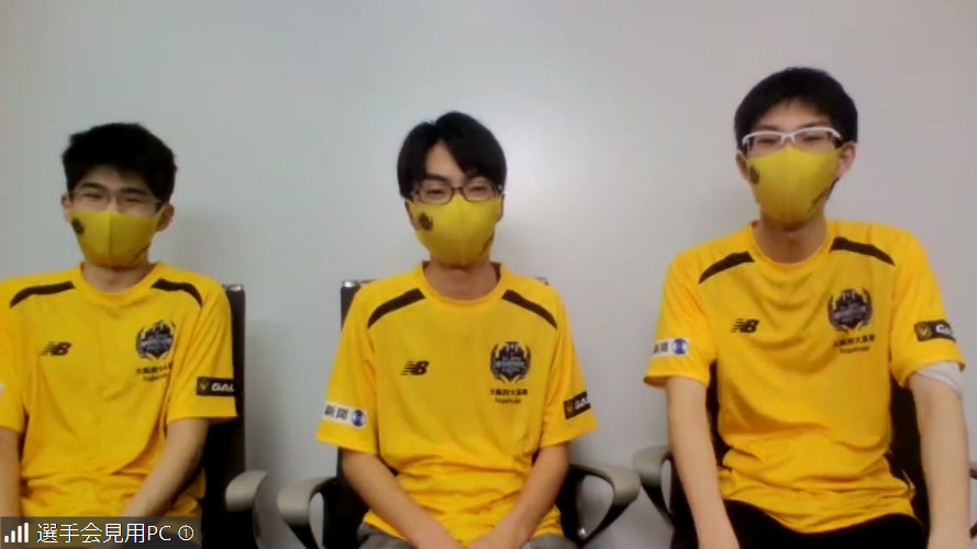 左から、shiromani選手、リーダーのkazuryu選手、たんく選手