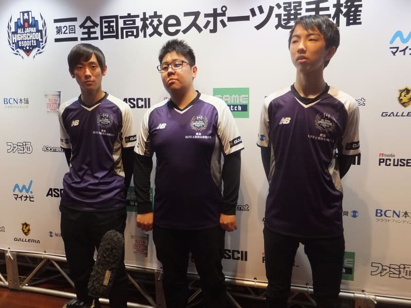 現在プロゲーマーとして活躍するOLPiX選手。上は優勝した第1回大会（中央）で晴れ晴れとした表情だが、第2回（右）はやや悔しそうな表情が窺える