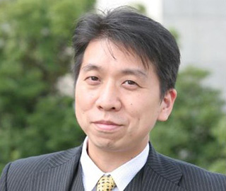 「ドリームキャストマガジン」編集長。「BEEP!メガドライブ」「セガサターンマガジン」の時代から副編集長としてAM2研やソニックチームを担当し続け、その動向を間近で見続けてきた。現在は<a href="https://www.cyber-u.ac.jp/cu_annex/teachercolumn/tccm_com/limitless-future.html" class="n" target="_blank">サイバー大学教授</a>を務める