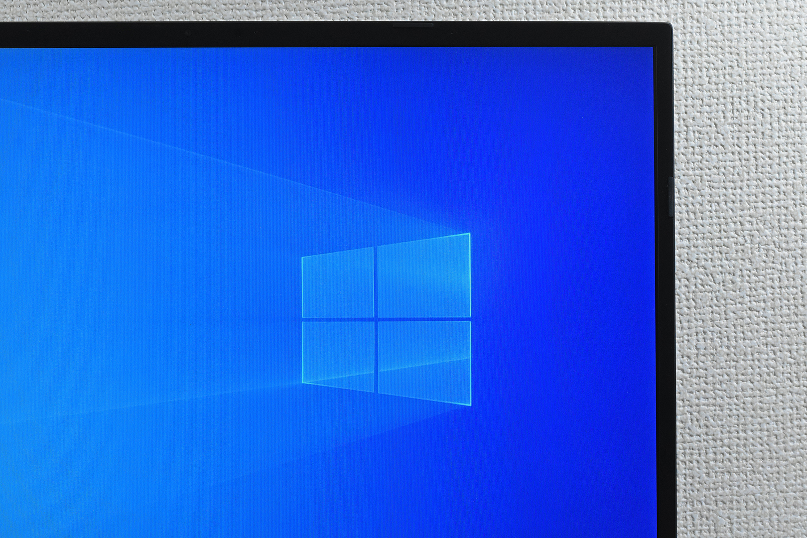 ゲームに集中できる狭額ベゼル仕様