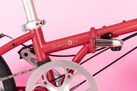 TVアニメ「ゆるキャン△」×「DAHON」コラボ自転車予約受付開始