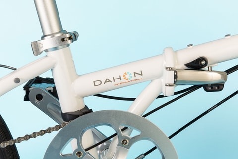 TVアニメ「ゆるキャン△」×「DAHON」コラボ自転車予約受付開始