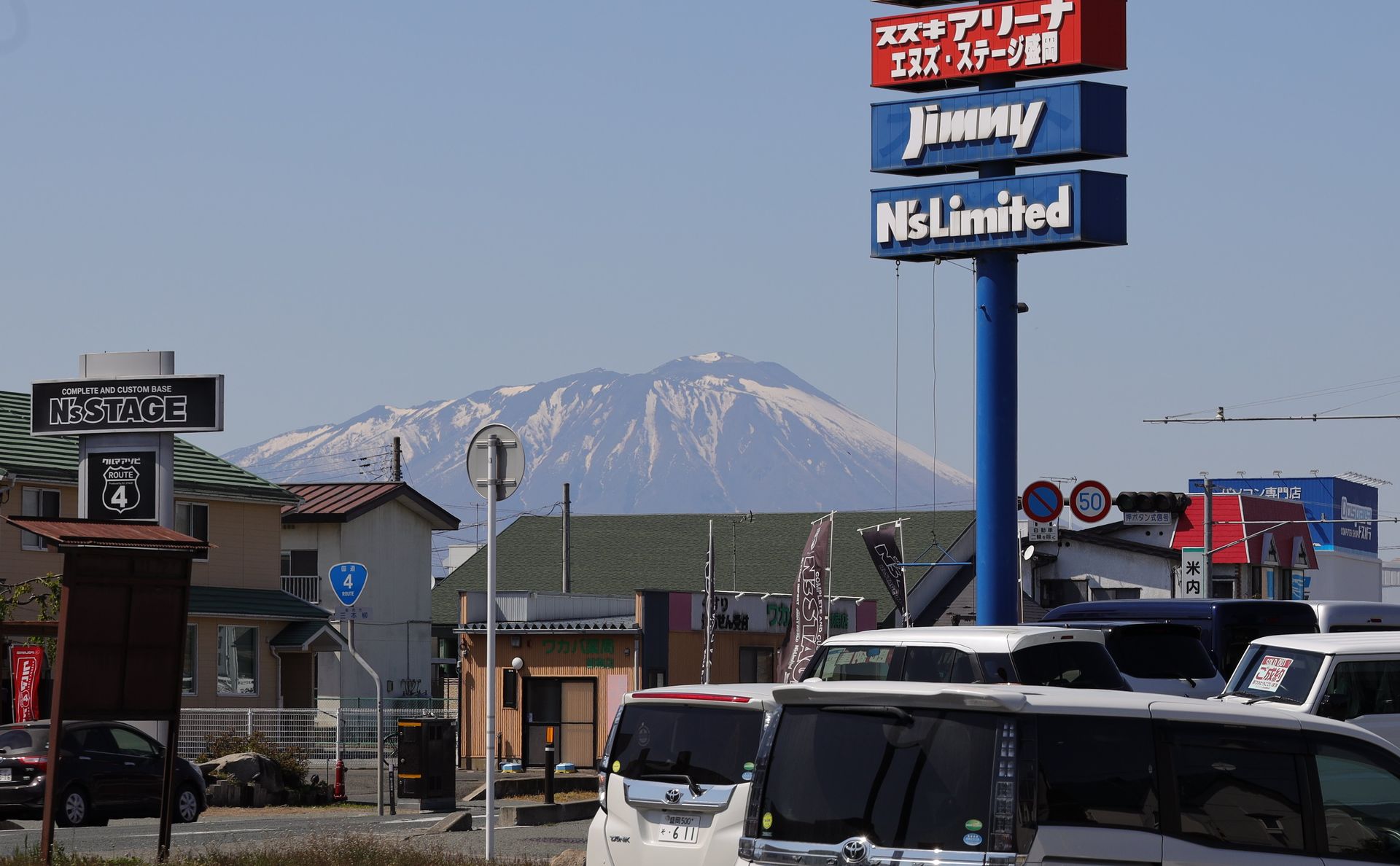 通りからは盛岡のランドマーク岩手山がよく見える