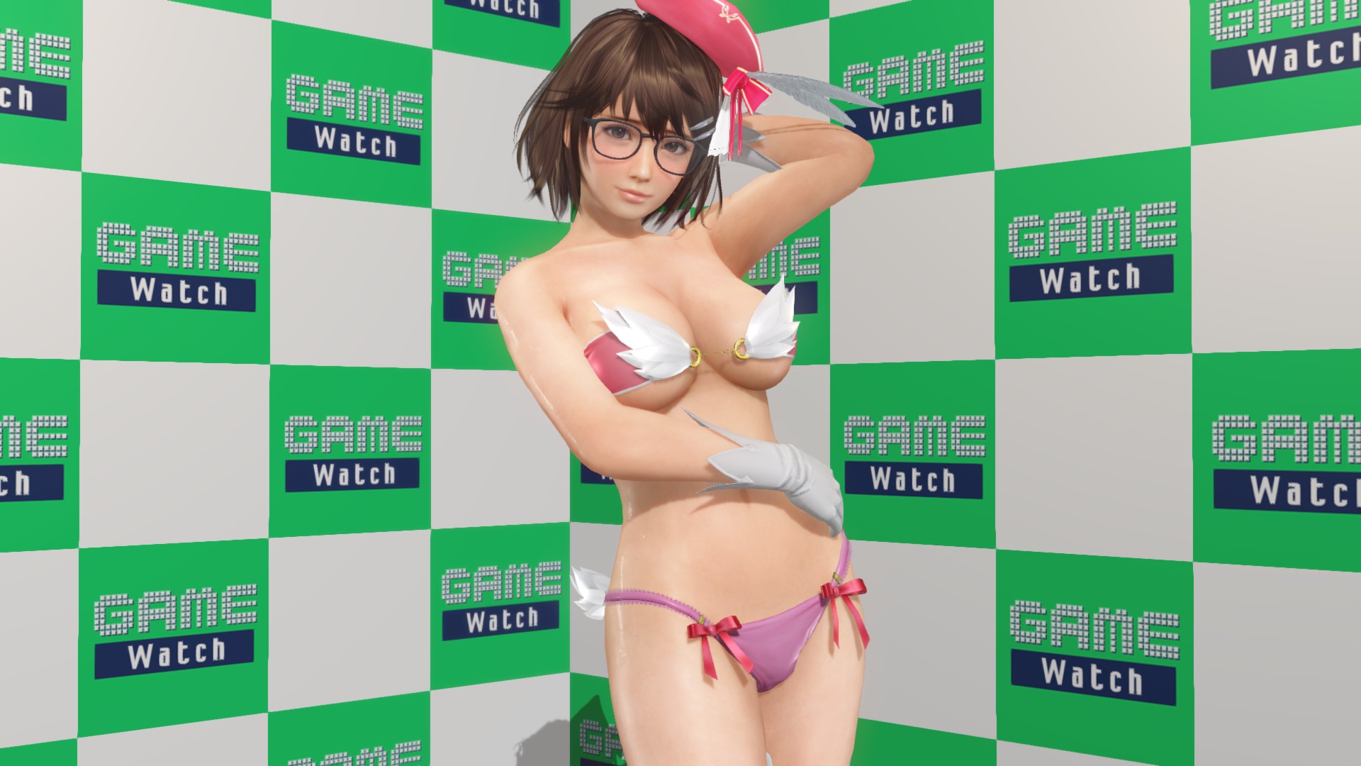 ほぼ裸と言っても過言ではない水着変身後の姿