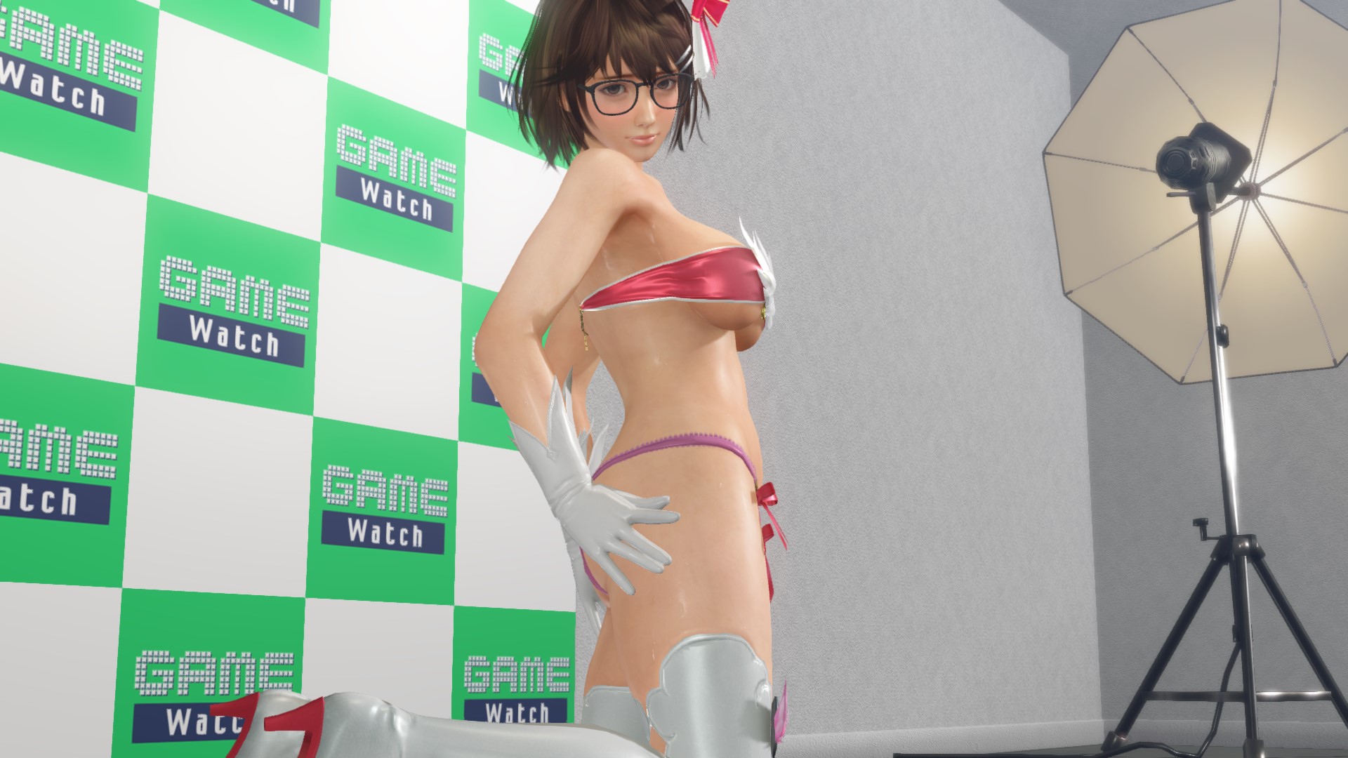 ほぼ裸と言っても過言ではない水着変身後の姿