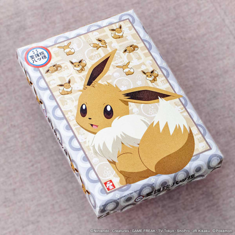 イーブイがパッケージの黒ごま味登場！ 「ポケモン」八ツ橋が