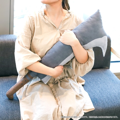 ひぐらしのなく頃に 卒」より「レナの鉈」がまさかのクッションに