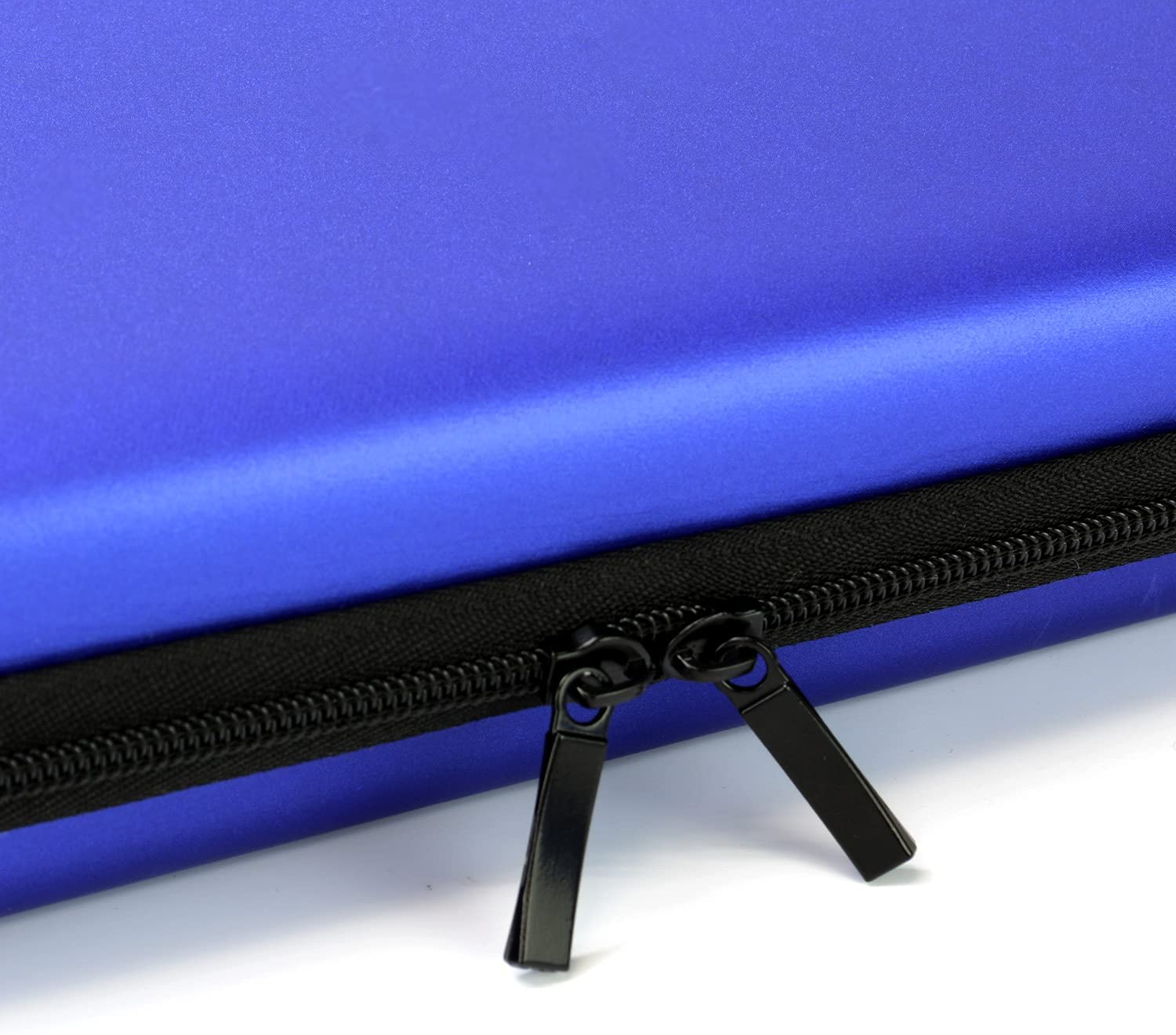 ダブルファスナー構造で開閉も楽々