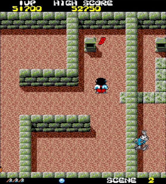 さらに少し進んだ先にある、灯籠の右側を撃つと赤色の御札が出てくる