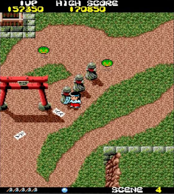 一番上の地蔵の足元には青色の水晶玉が、一番下の地蔵には青色の御札が隠されている