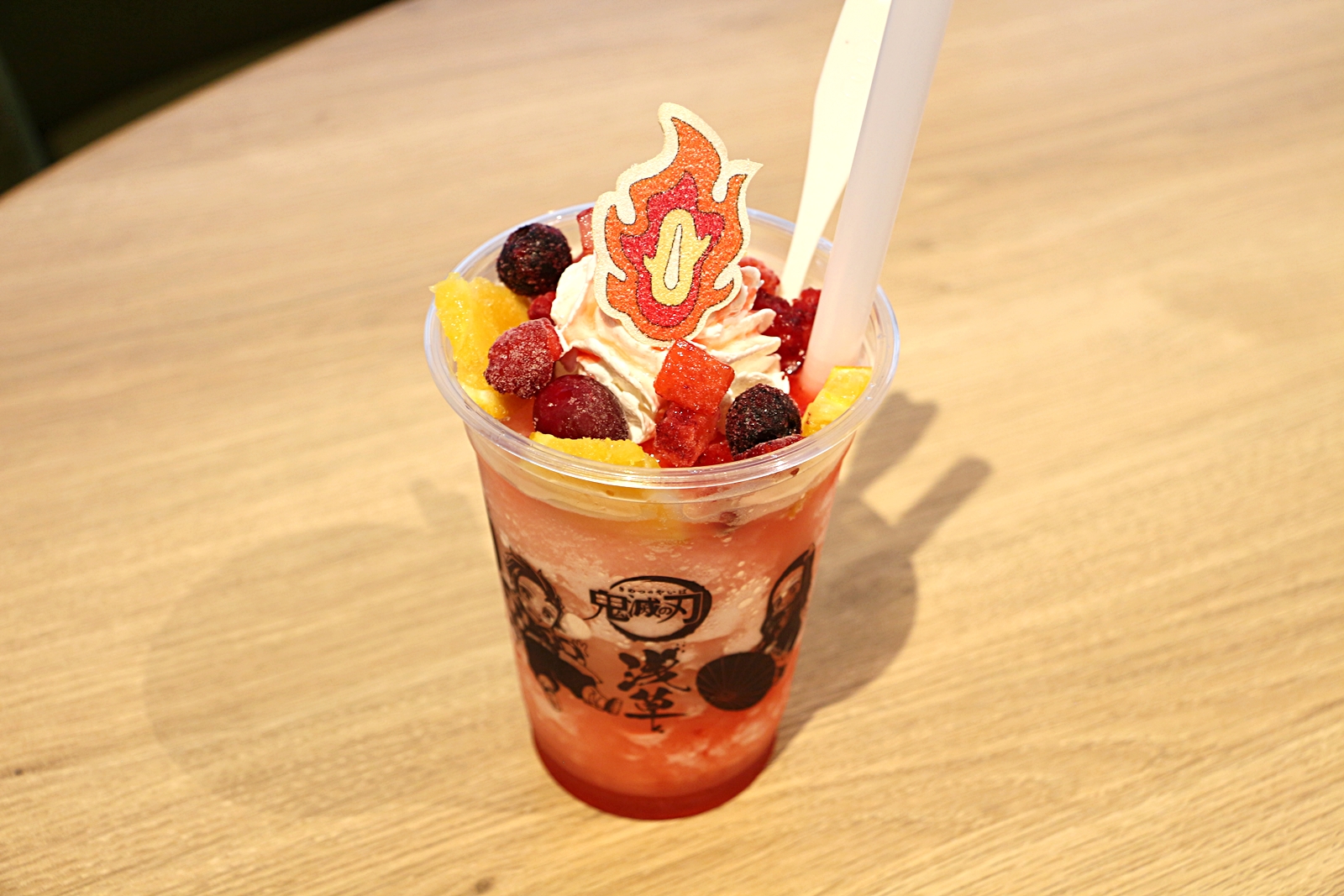 サイズはだいだいファストフード店のMサイズドリンクぐらい。子供でも飲み切れる量